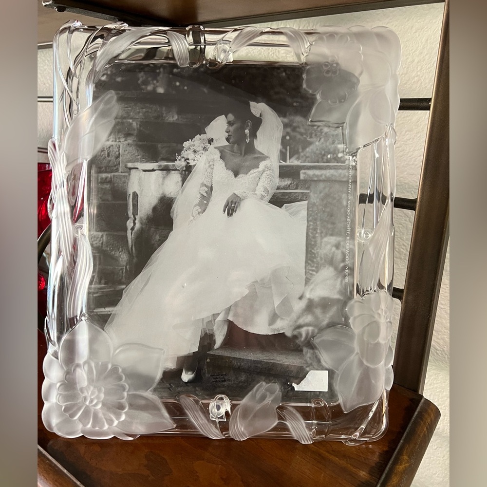Fifth Avenue Crystal Ltd. Narcissus 8” X 10” Size Wedding Day Frosted Floral